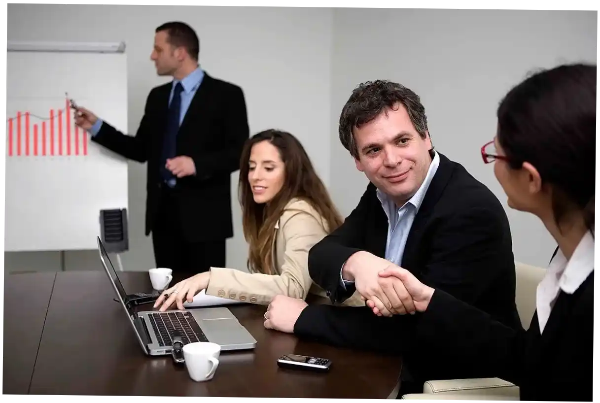 Finanzexperte bei der Analyse